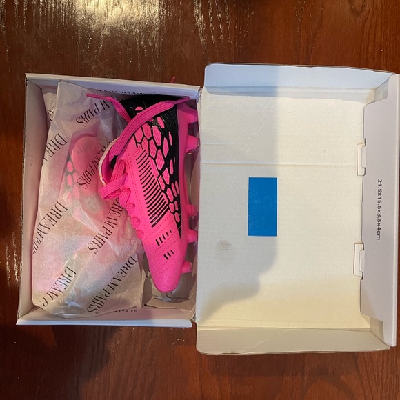 Dream pairs girl cleats, Brand New, size 10, black and pink in color. - Picture 8 of 9